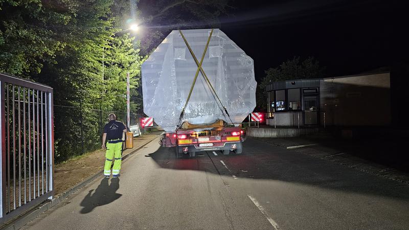 DM Verkehrstechnik - Schwertransport Großbauteil Nacht